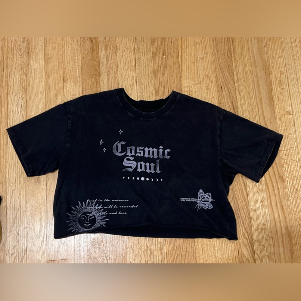This is a Hollister crop top, size extra small, and the color is black.